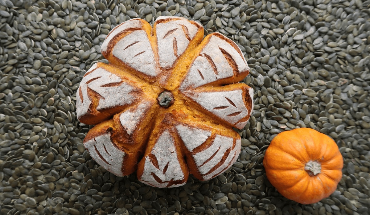 Kürbisbrot mit Kürbis und Kürbiskernen