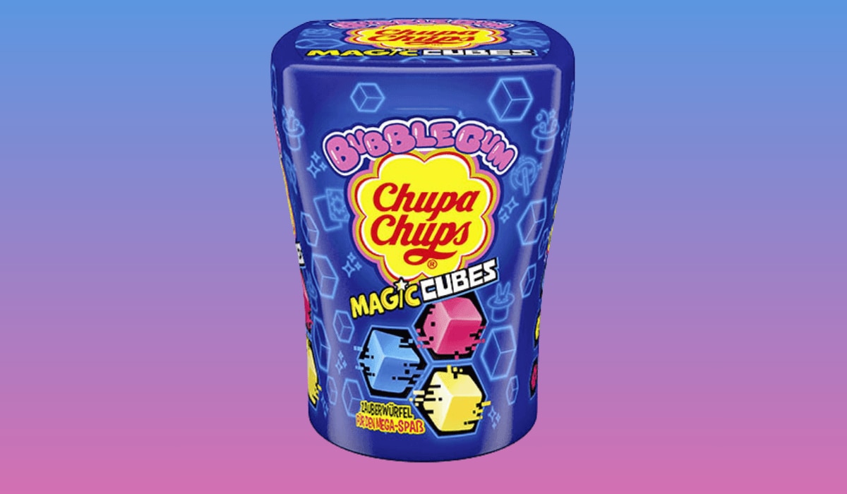 Verpackung Chupa Chups Magic Cubes vor blauem Hintergrund