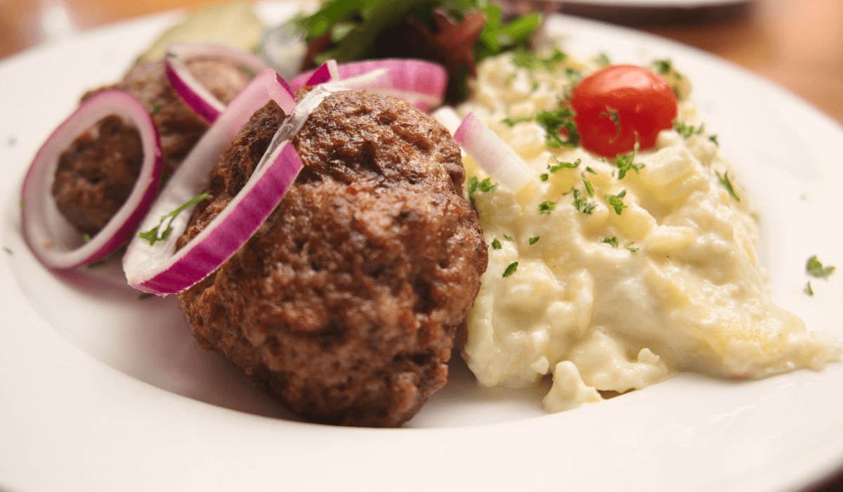 Geniales Rezept für vegane Bouletten mit Kartoffelsalat