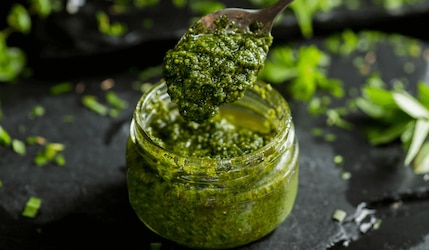 Schnelles Thermomix Pesto zum Verschenken