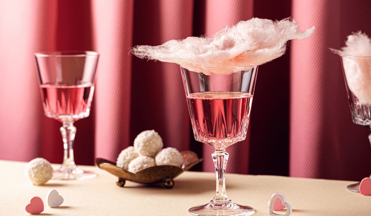 Cocktail mit Zuckerwatte