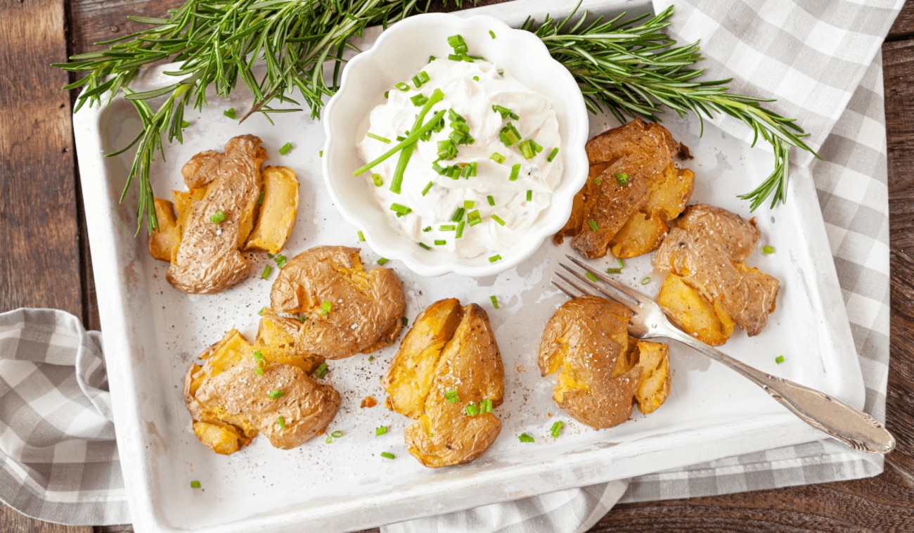 Das TikTok-Trend-Rezept: Ultraknusprige "Smashed Potatoes" aus dem Ofen