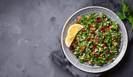 Orientalischer Tabbouleh-Salat: Das schnelle 15 Minuten Rezept!