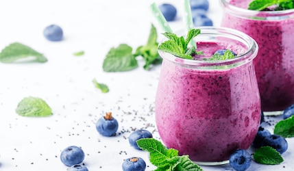 Smoothie mit Chia Samen,Minze und Blaubeeren