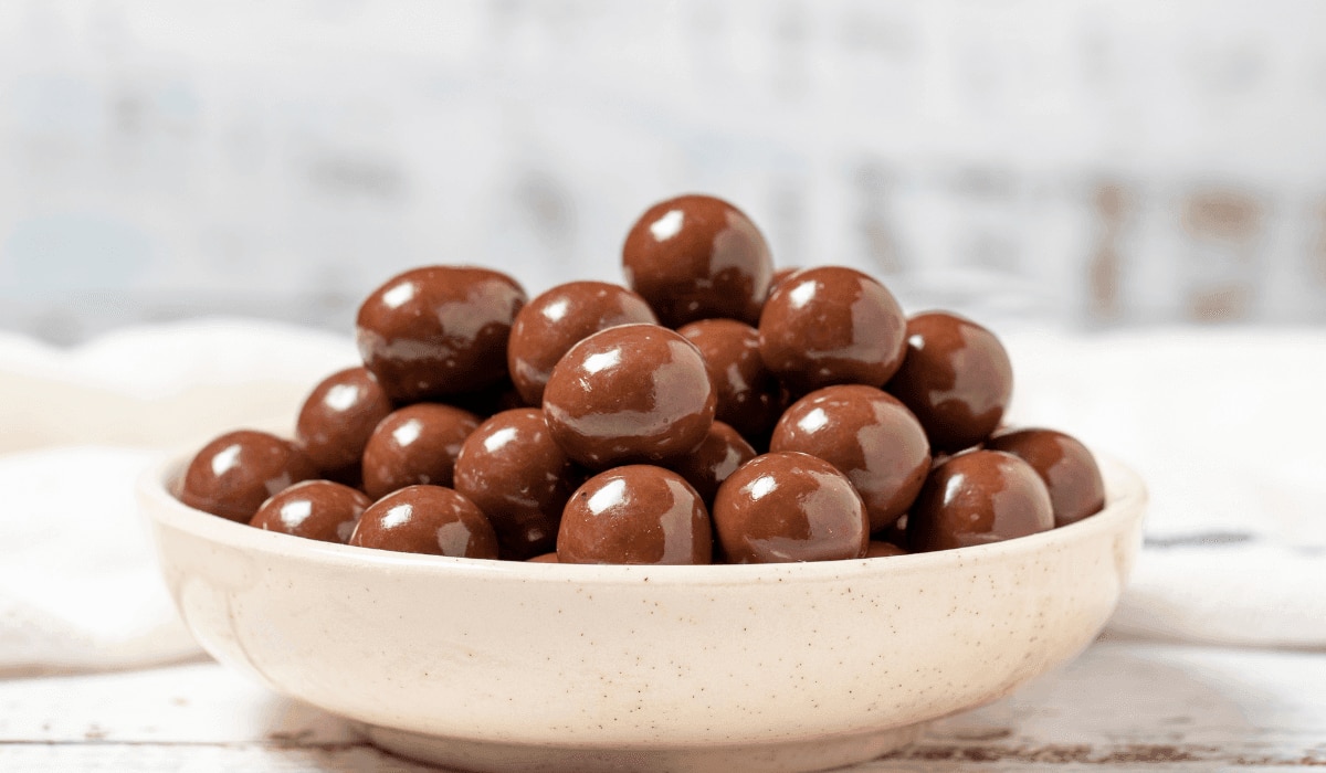 Jokolade Erdnüsse mit Schokolade in 2 Sorten