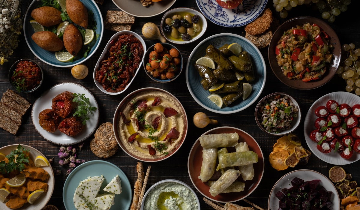 türkisches Essen auf einem Tisch